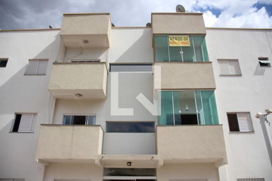 Fachada de apartamento para alugar com 3 quartos, 64m² em Jardim Patrícia, Uberlândia