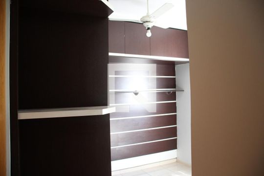 Suíte de apartamento para alugar com 3 quartos, 64m² em Jardim Patrícia, Uberlândia