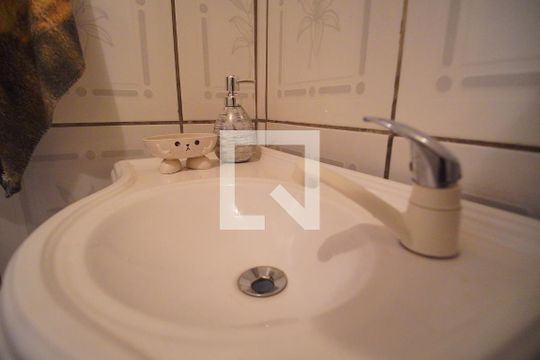 Banheiro de casa à venda com 1 quarto, 90m² em Scharlau, São Leopoldo