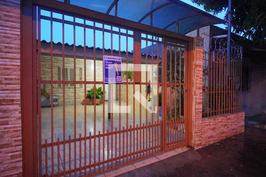Fachada de casa à venda com 1 quarto, 90m² em Scharlau, São Leopoldo