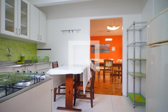 Cozinha  de apartamento para alugar com 2 quartos, 83m² em Rio Branco, Porto Alegre