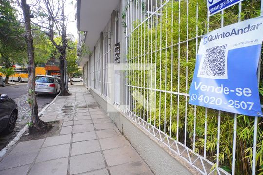 Fachada do bloco de apartamento para alugar com 2 quartos, 83m² em Rio Branco, Porto Alegre