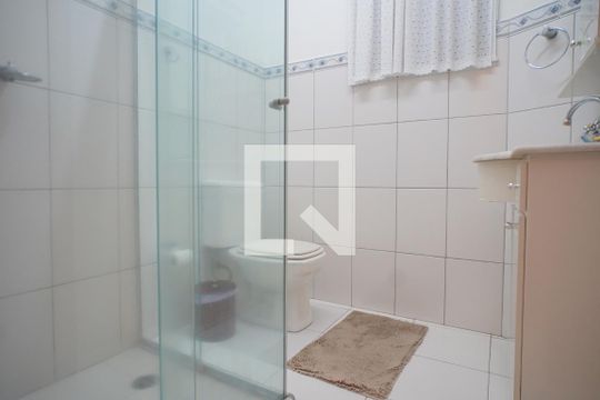 Banheiro  de apartamento para alugar com 2 quartos, 83m² em Rio Branco, Porto Alegre