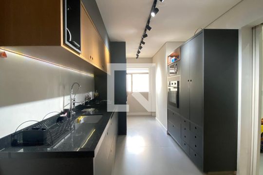Cozinha de apartamento à venda com 3 quartos, 139m² em Tamboré, Barueri
