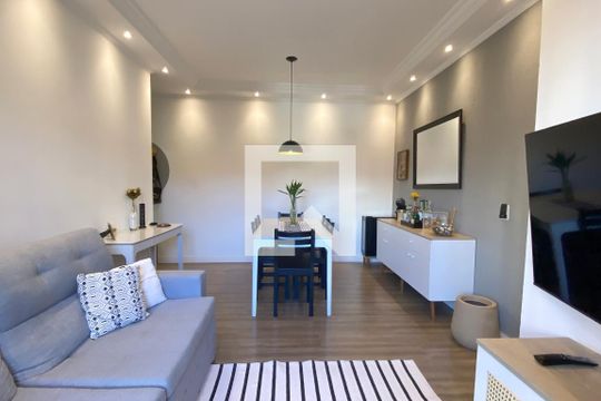 Sala de apartamento à venda com 3 quartos, 69m² em Jardim Tupanci, Barueri
