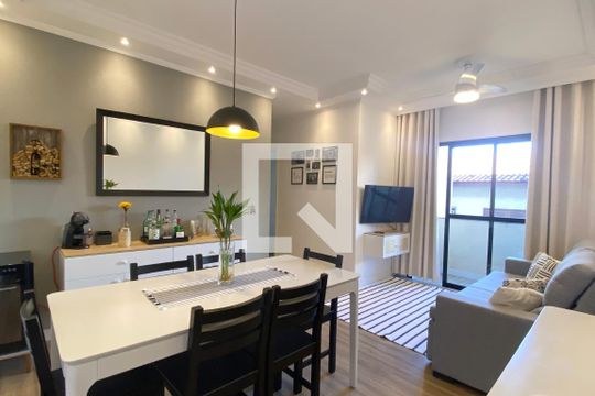 Sala de apartamento à venda com 3 quartos, 69m² em Jardim Tupanci, Barueri