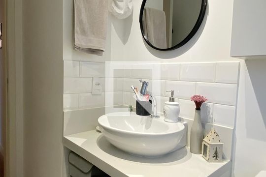 Banheiro de apartamento à venda com 3 quartos, 69m² em Jardim Tupanci, Barueri