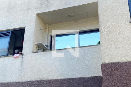 Fachada de apartamento para alugar com 3 quartos, 69m² em Jardim Tupanci, Barueri