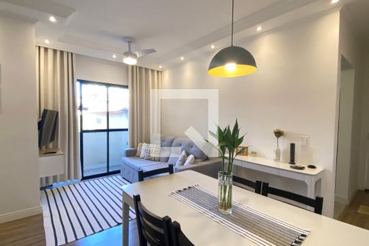 Sala de apartamento à venda com 3 quartos, 69m² em Jardim Tupanci, Barueri