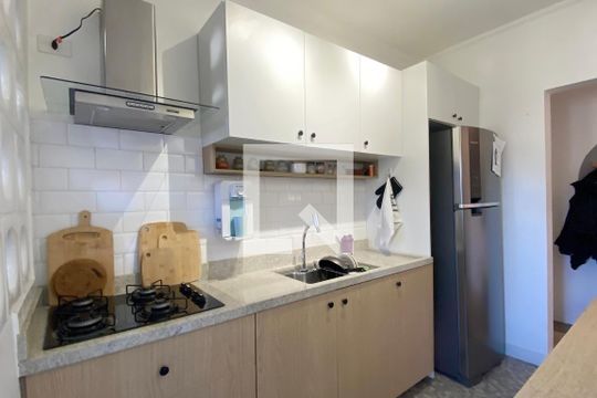 Cozinha de apartamento à venda com 3 quartos, 69m² em Jardim Tupanci, Barueri
