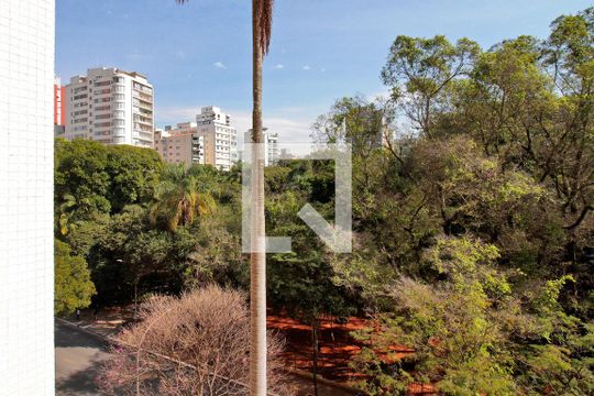 Vista de apartamento à venda com 3 quartos, 177m² em Higienópolis, São Paulo