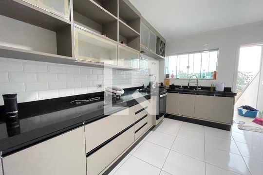 Cozinha de casa para alugar com 3 quartos, 170m² em Jardim Ester, São Paulo