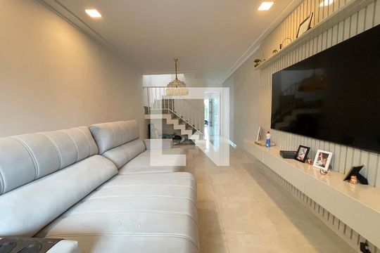 Sala de casa para alugar com 3 quartos, 170m² em Jardim Ester, São Paulo