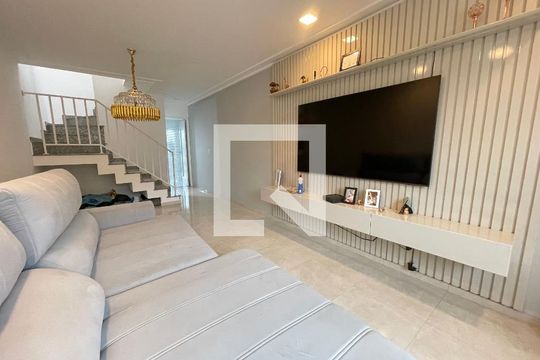 Sala de casa para alugar com 3 quartos, 170m² em Jardim Ester, São Paulo
