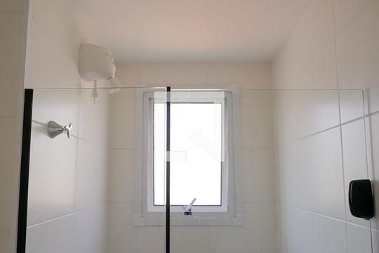 Banheiro de kitnet/studio para alugar com 1 quarto, 29m² em Jardim da Glória, São Paulo