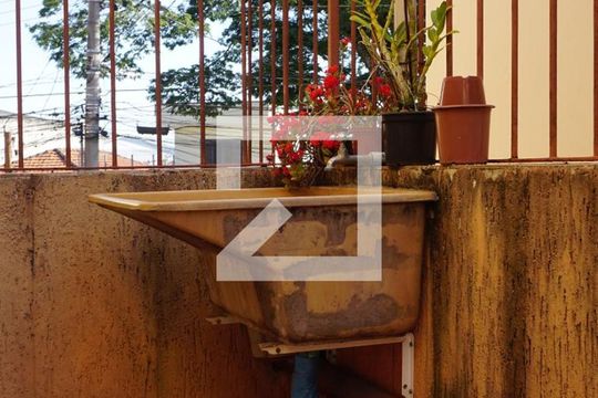 Quintal de casa à venda com 3 quartos, 127m² em Jardim Ester Yolanda, São Paulo