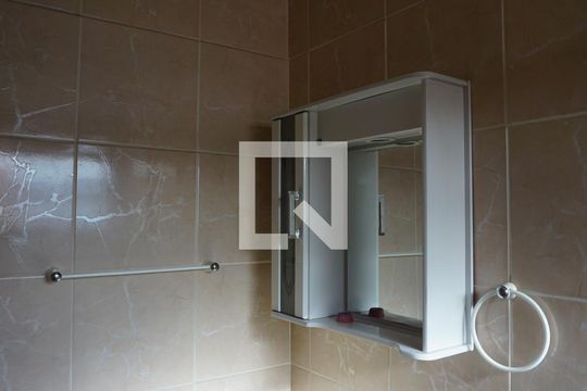 Banheiro de casa à venda com 3 quartos, 127m² em Jardim Ester Yolanda, São Paulo