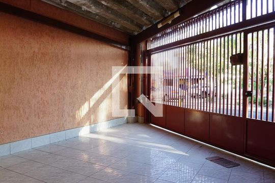 garagem de casa à venda com 3 quartos, 127m² em Jardim Ester Yolanda, São Paulo