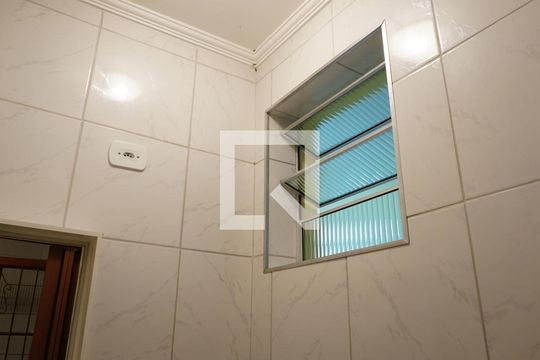 Banheiro de casa à venda com 3 quartos, 127m² em Jardim Ester Yolanda, São Paulo