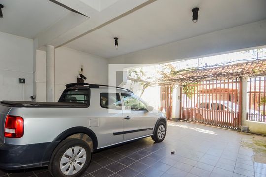 Garagem de casa para alugar com 3 quartos, 400m² em Jardim Barbosa, Guarulhos