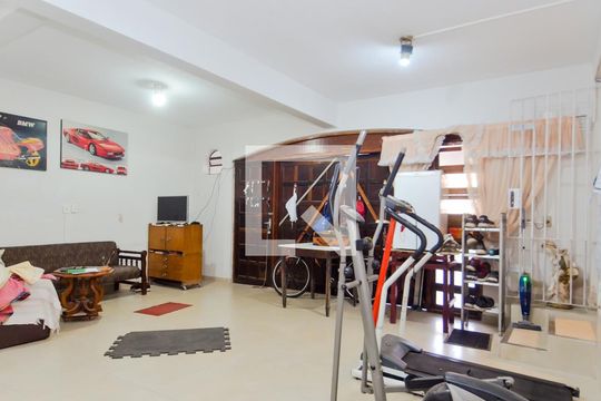 Garagem de casa para alugar com 3 quartos, 400m² em Jardim Barbosa, Guarulhos