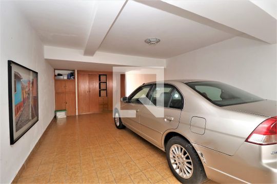 Garagem de casa à venda com 2 quartos, 160m² em Santana, São Paulo