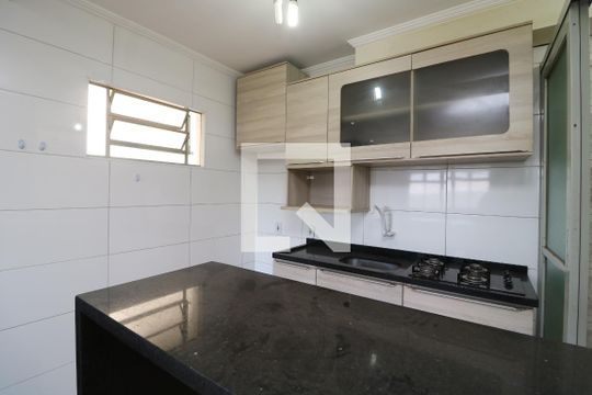 Cozinha de apartamento para alugar com 2 quartos, 47m² em Cidade Líder, São Paulo
