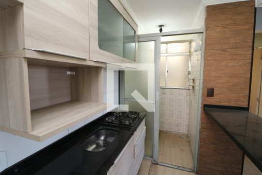 Cozinha de apartamento para alugar com 2 quartos, 47m² em Cidade Líder, São Paulo