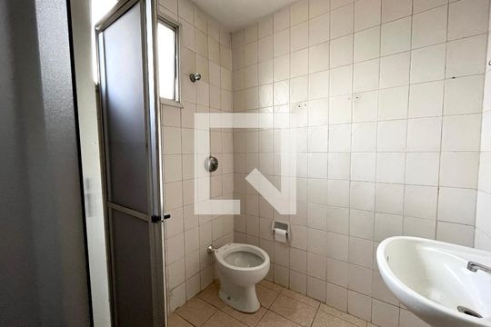 Banheiro de apartamento à venda com 2 quartos, 70m² em Vila Carrao, São Paulo