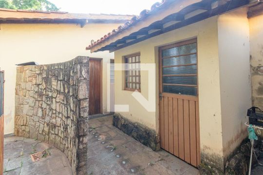 Quintal de casa de condomínio para alugar com 3 quartos, 145m² em Condomínio Estância Marambaia, Vinhedo