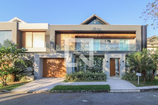 Fachada de casa de condomínio à venda com 5 quartos, 600m² em Barra da Tijuca, Rio de Janeiro