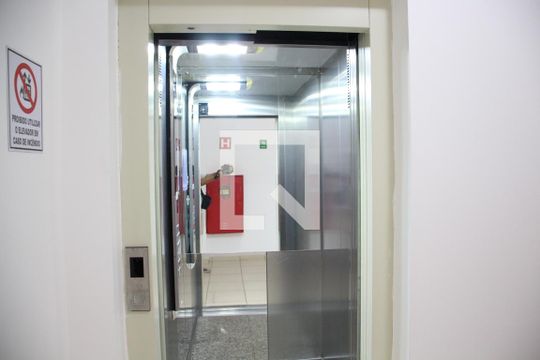Área comum de apartamento para alugar com 2 quartos, 47m² em Laranjeiras, Uberlândia