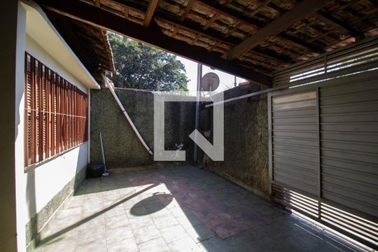 Garagem de casa à venda com 2 quartos, 153m² em Itaquera, São Paulo