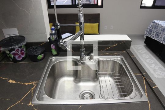 Cozinha de kitnet/studio para alugar com 1 quarto, 26m² em Bela Vista, São Paulo