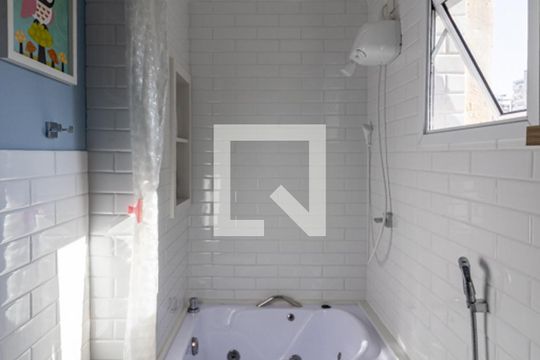 Banheiro Social de apartamento à venda com 2 quartos, 70m² em Vila Uberabinha, São Paulo