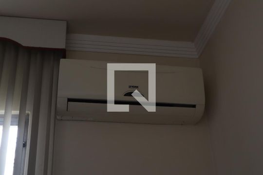 Quarto 1 de casa à venda com 3 quartos, 110m² em Irajá, Rio de Janeiro