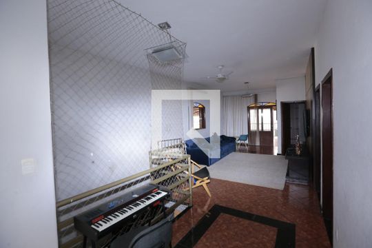 Sala de casa à venda com 4 quartos, 200m² em Milionários, Belo Horizonte