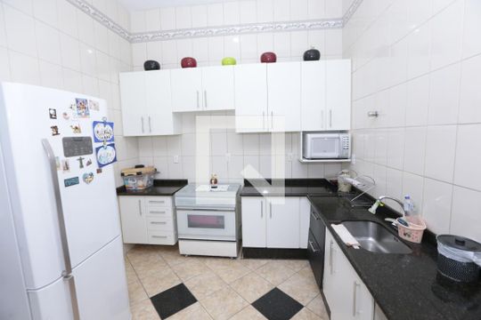 Cozinha de casa à venda com 4 quartos, 200m² em Milionários, Belo Horizonte