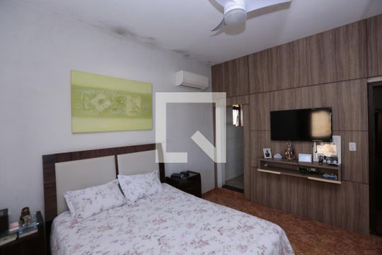 Suíte de casa à venda com 4 quartos, 200m² em Milionários, Belo Horizonte