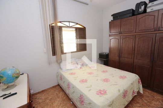 Quarto 2 de casa à venda com 4 quartos, 200m² em Milionários, Belo Horizonte