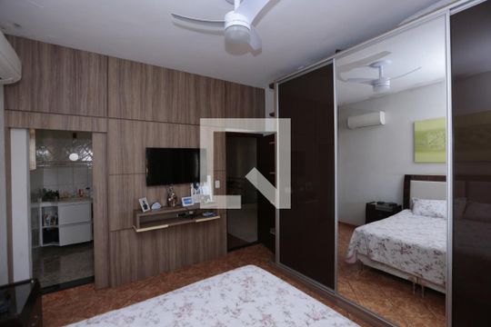 Suíte de casa à venda com 4 quartos, 200m² em Milionários, Belo Horizonte