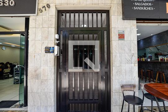 Entrada de apartamento à venda com 3 quartos, 95m² em Centro, Niterói