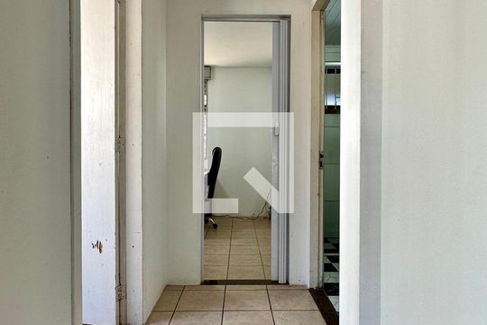 Corredor de casa à venda com 3 quartos, 367m² em Hípica, Porto Alegre