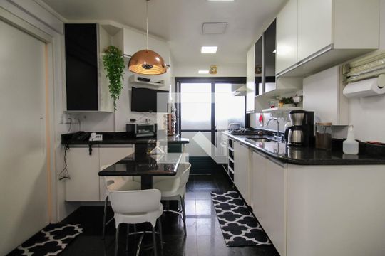 Cozinha de apartamento à venda com 2 quartos, 156m² em Vila Regente Feijó, São Paulo