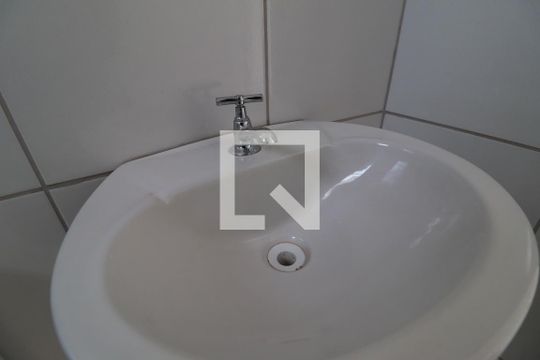 Banheiro Social de apartamento para alugar com 2 quartos, 43m² em Gávea, Uberlândia