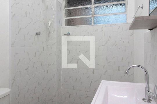 Banheiro de kitnet/studio à venda com 0 quarto, 30m² em Vila Buarque, São Paulo