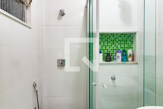Banheiro de kitnet/studio para alugar com 1 quarto, 40m² em Ipanema, Rio de Janeiro