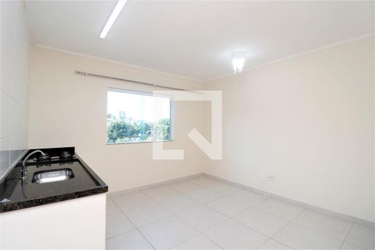 Sala e cozinha de casa de condomínio para alugar com 1 quarto, 33m² em Vila Dom Pedro Ii, São Paulo