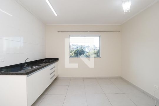 Sala e cozinha de casa de condomínio para alugar com 1 quarto, 33m² em Vila Dom Pedro Ii, São Paulo