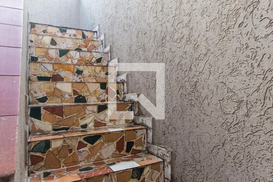 Escada de casa à venda com 3 quartos, 171m² em Vila Gustavo, São Paulo